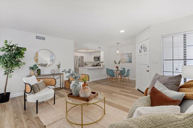 Detail Gallery Image 9 of 36 For 3524 Seahorn Circle, San Diego,  CA 92130 - 2 Beds | 2 Baths