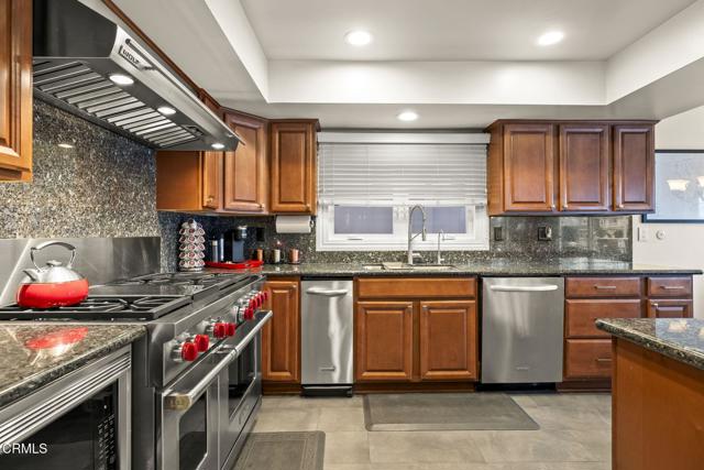 2666 Bayshore Avenue, Ventura CA: https://media.crmls.org/mediaz/ad703114-938d-4a25-be9f-5da414176de1.jpg