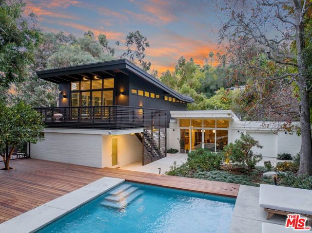 2179 Mandeville Canyon Road, Los Angeles CA: https://media.crmls.org/mediaz/ad70419d-f403-46e1-9a31-1d408369302e.jpg
