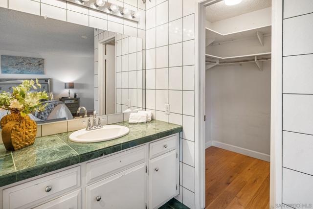 7945 Shadow Hill Dr, La Mesa CA: https://media.crmls.org/mediaz/ad7082d2-1ddf-4e78-9582-c95818dddd0f.jpg