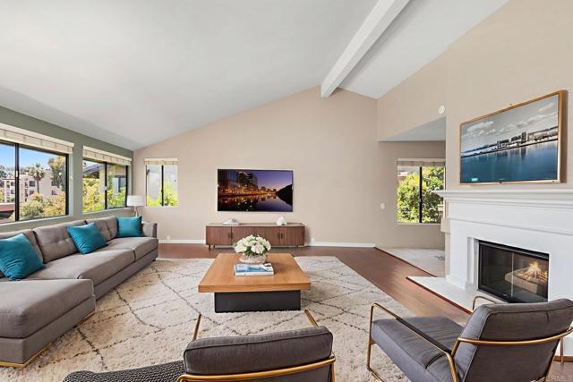 Detail Gallery Image 4 of 23 For 5983 Gaines St, San Diego,  CA 92110 - 3 Beds | 2/1 Baths