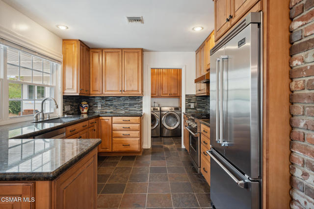 566 Rancho Road, Thousand Oaks CA: https://media.crmls.org/mediaz/ad70da03-2f9e-43a9-9a9b-9634a442d948.jpg