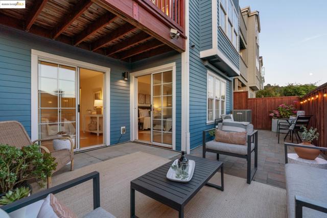 4353 Terrabella Way, Oakland CA: https://media.crmls.org/mediaz/ad717d02-b21c-4b7f-b161-f9763398c151.jpg