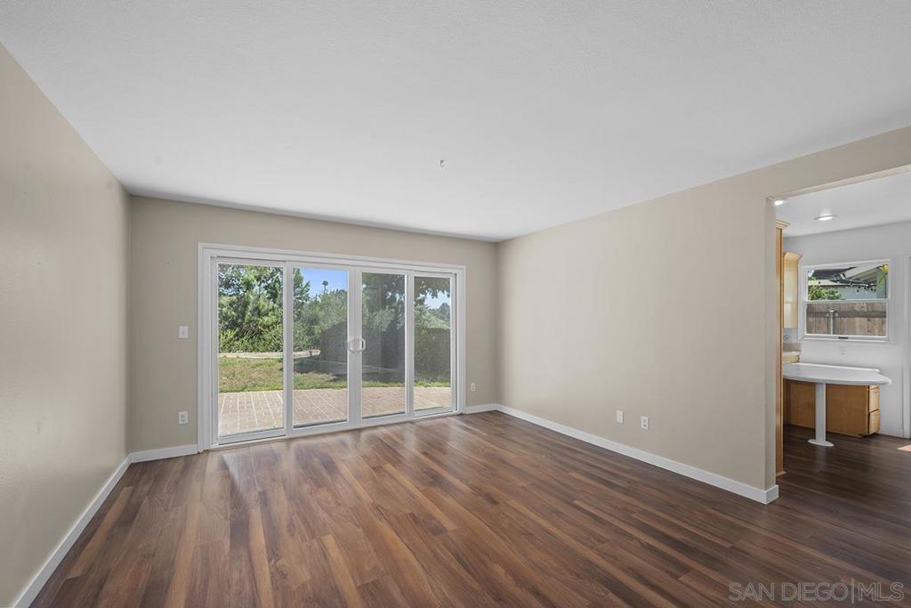 4452 Camrose Avenue - photo 7