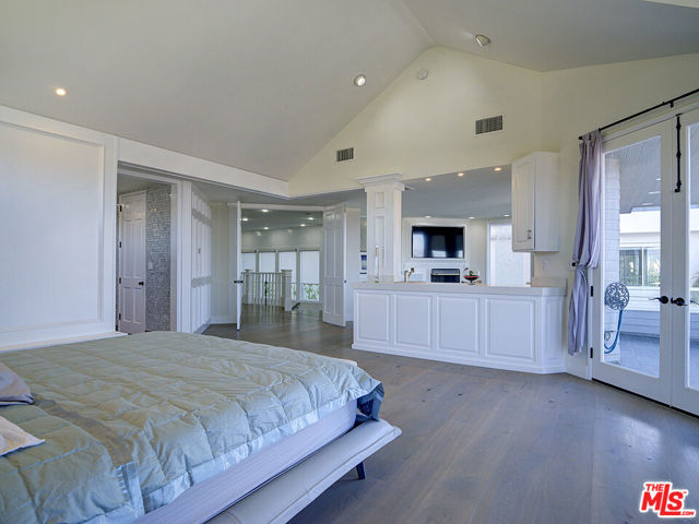 7800 Veragua Drive, Playa del Rey CA: https://media.crmls.org/mediaz/ad71ea58-70f7-4510-9e35-672b99e06700.jpg