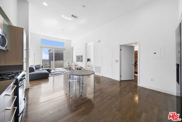 1234 Wilshire Boulevard, Los Angeles CA: https://media.crmls.org/mediaz/ad722b70-7943-4e2a-b2c3-8e7e81e2366d.jpg