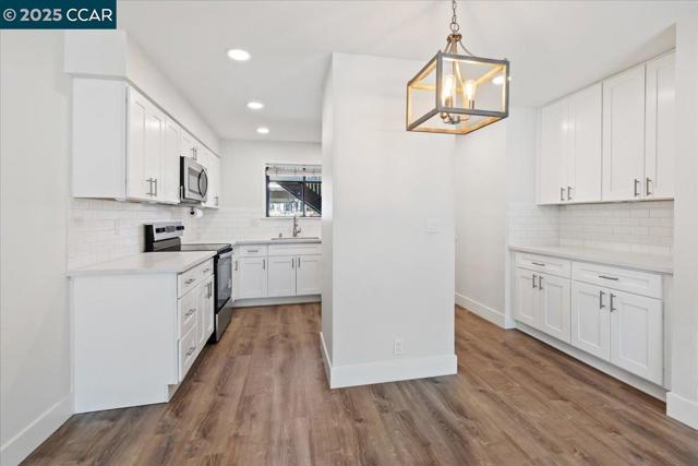 900 Southampton Rd, Benicia CA: https://media.crmls.org/mediaz/ad725ecb-30ed-4a37-a590-5751273367f0.jpg
