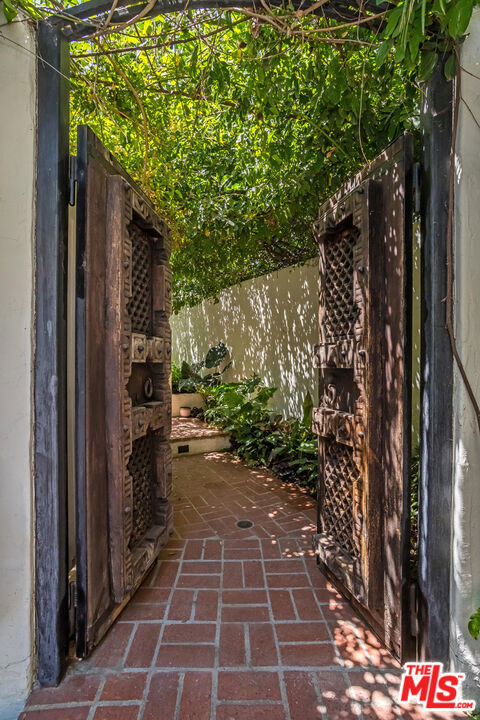 1811 Courtney Avenue, Los Angeles CA: https://media.crmls.org/mediaz/ad729980-f4de-4ea2-bb75-528f3f23c9d4.jpg