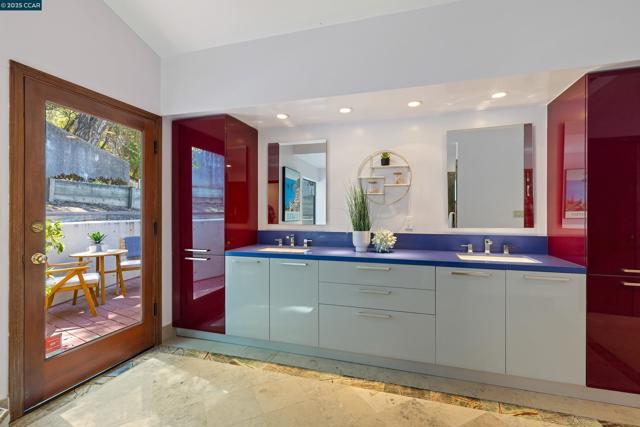 39 Mira Loma Rd, Orinda CA: https://media.crmls.org/mediaz/ad729e16-c825-4101-99ce-e8cd2dd805e7.jpg