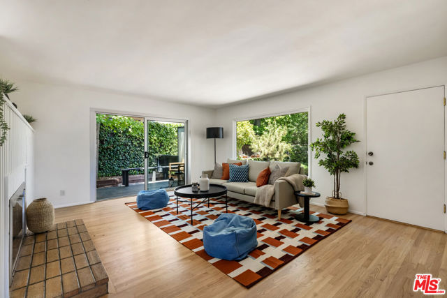 1943 Coolidge Avenue, Altadena CA: https://media.crmls.org/mediaz/ad72af27-0469-4778-af62-d688e5319322.jpg