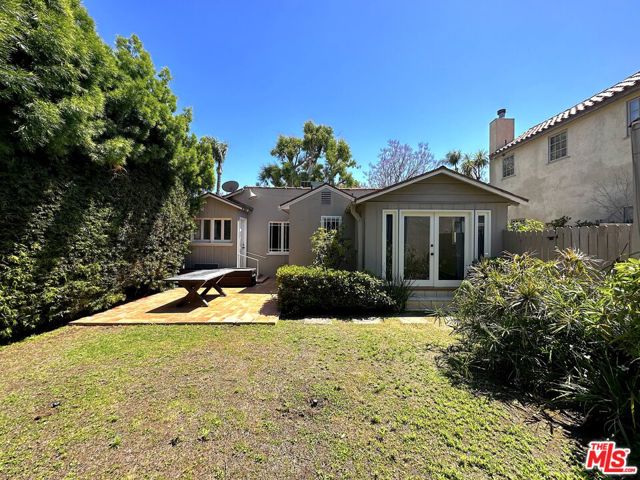 9019 Rosewood Avenue, West Hollywood CA: https://media.crmls.org/mediaz/ad734ac0-4d28-4c5c-844e-36d5ac8bac40.jpg