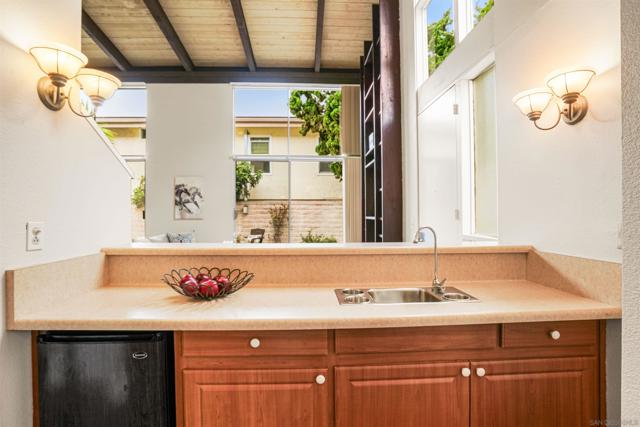 2544 Navarra Dr,  CA: https://media.crmls.org/mediaz/ad736489-dc83-49ea-886c-b9434b458d6e.jpg