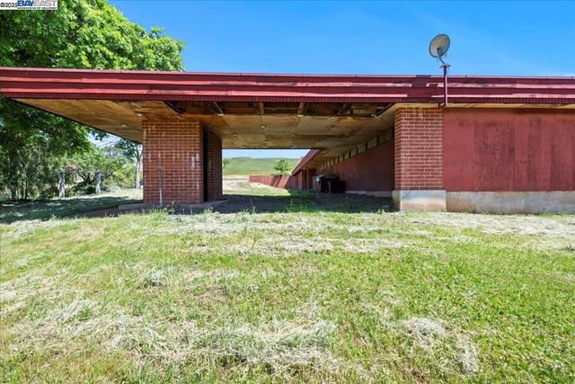 6400 Mines Rd, Livermore CA: https://media.crmls.org/mediaz/ad73d63d-2429-4069-9e58-113d1d7dcd33.jpg