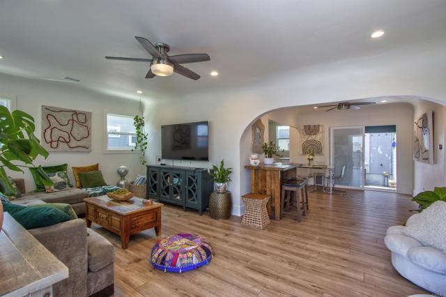 4040 42 35Th Street, San Diego CA: https://media.crmls.org/mediaz/ad74f13c-af7d-40b9-896f-dabbfbfb9451.jpg