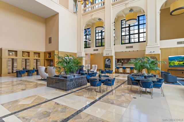 700 W E St, San Diego CA: https://media.crmls.org/mediaz/ad754740-b8aa-4ad3-a37d-8bf9e8118bfb.jpg