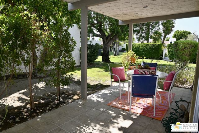 2117 Sunshine Way, Palm Springs CA: https://media.crmls.org/mediaz/ad759734-6183-4dc8-a025-e6de7dc90967.jpg