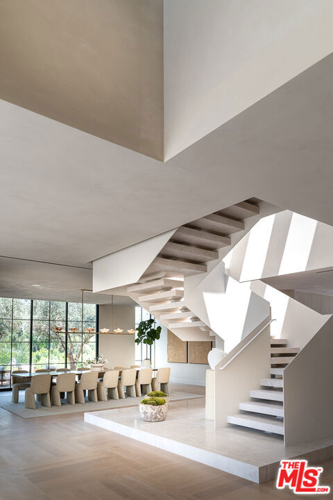 24172 Lupin Hill Road, Hidden Hills CA: https://media.crmls.org/mediaz/ad76c5c6-b8c4-4404-8db1-5225c3249679.jpg