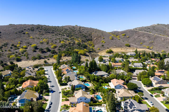 29515 Weeping Willow Drive, Agoura Hills CA: https://media.crmls.org/mediaz/ad770ed5-5797-4304-b181-4a3f3dd22478.jpg