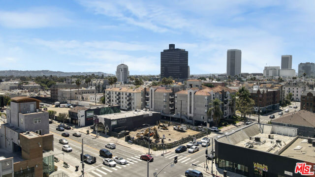 601 S La Brea Avenue, Los Angeles CA: https://media.crmls.org/mediaz/ad7757c9-1932-4b1e-9b36-d0fae2b5eb99.jpg
