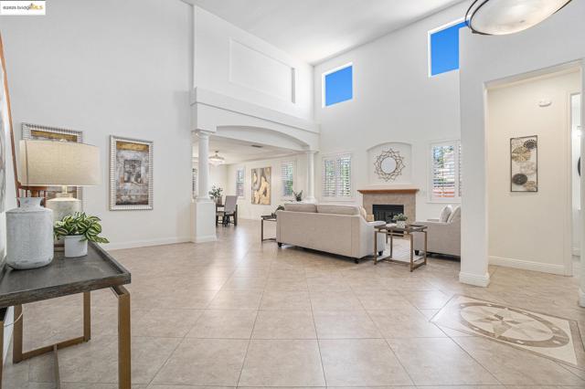 5235 Ramsdell Ct, Antioch CA: https://media.crmls.org/mediaz/ad77aeb6-c879-413b-8351-b9321f7bee4a.jpg