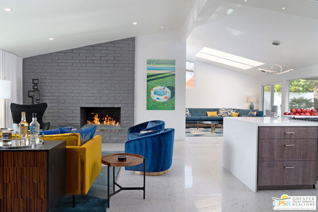 988 E Paseo El Mirador, Palm Springs CA: https://media.crmls.org/mediaz/ad77c6cf-b38f-4fcc-a41d-dc31d41c66d4.jpg