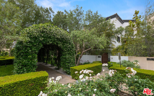 139 Westwind Mall, Marina del Rey CA: https://media.crmls.org/mediaz/ad77d558-344f-4272-89a2-8df75054393f.jpg