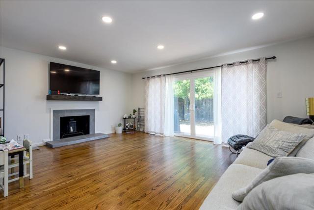 1089 Annapolis Drive, San Mateo CA: https://media.crmls.org/mediaz/ad7810f4-1dc3-41a2-8e48-5180c5b47de5.jpg