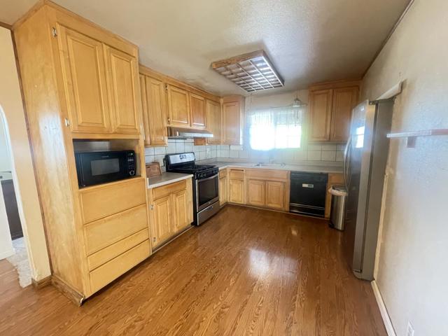 1701 S Capitol Avenue, San Jose CA: https://media.crmls.org/mediaz/ad782ba3-44bd-4ea0-a1b8-5935773b87bc.jpg