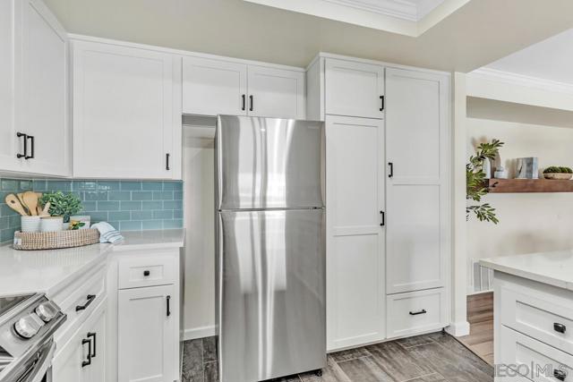24 Montego Court, Coronado CA: https://media.crmls.org/mediaz/ad78aabd-5467-45a5-88d2-3881c8003a9f.jpg