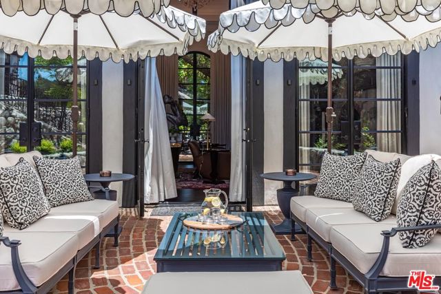 5076 Island Forest Place, Westlake Village CA: https://media.crmls.org/mediaz/ad78cd15-4c5e-4b3c-9542-ad2eb02f64ab.jpg