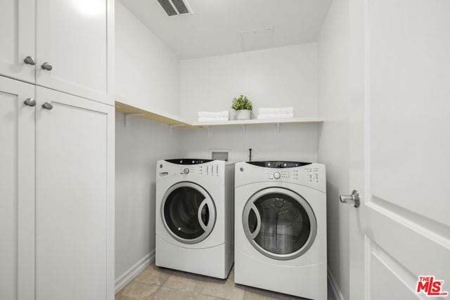 629 Traction Avenue, Los Angeles CA: https://media.crmls.org/mediaz/ad7904c0-777b-4cd0-90b0-4fc2c9de7fa1.jpg