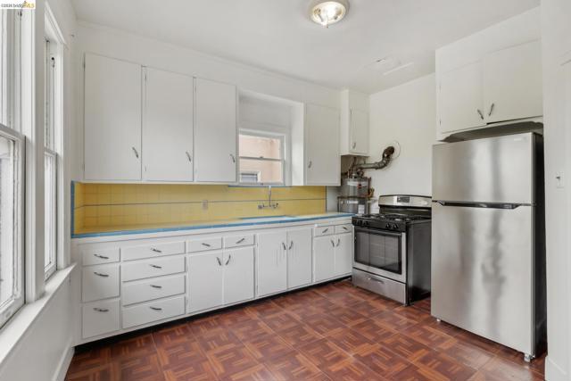 1718 Bancroft Way, Berkeley CA: https://media.crmls.org/mediaz/ad797414-335a-4879-8d2f-594ddb12f116.jpg