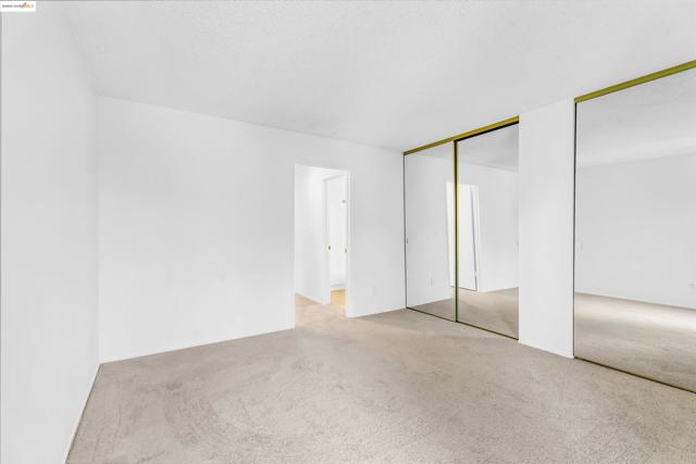 7 Commodore Dr, Emeryville CA: https://media.crmls.org/mediaz/ad79aa5c-af58-4335-b7af-9ab5bd5af014.jpg