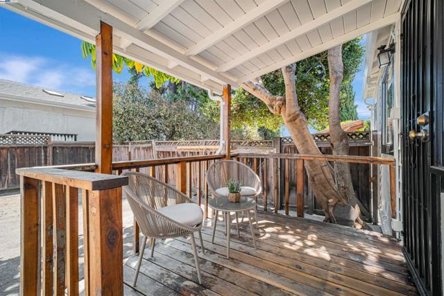 3780 Somerset Ave, Castro Valley CA: https://media.crmls.org/mediaz/ad7a164c-0294-44a6-9d98-00adb8611215.jpg