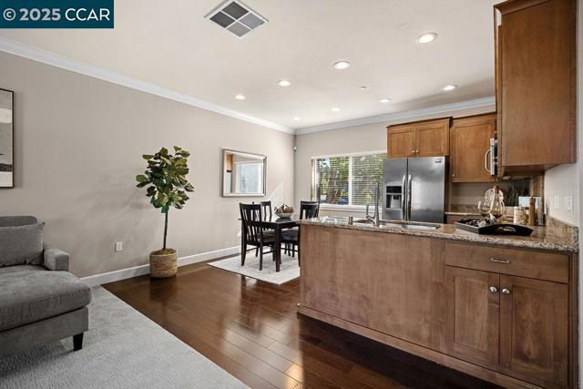 200 Valletta Ln, Pleasanton CA: https://media.crmls.org/mediaz/ad7b9494-46b6-4f6e-8342-3f07ee3c37d7.jpg