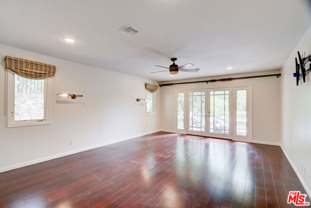 16314 Meadowridge Road, Encino CA: https://media.crmls.org/mediaz/ad7bc74e-7378-4bee-a90d-a4612e77f191.jpg