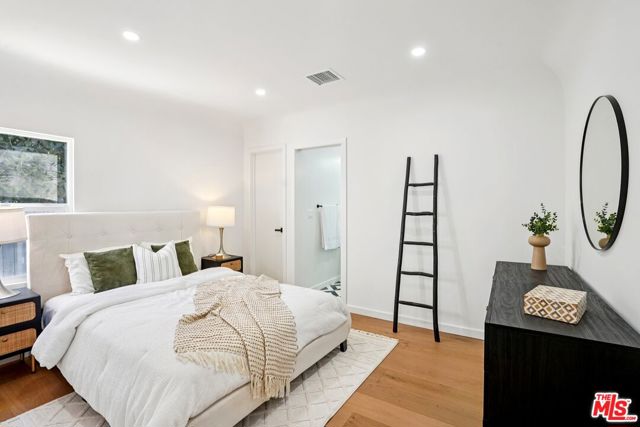 4438 W 28th Street, Los Angeles CA: https://media.crmls.org/mediaz/ad7bd1b2-3720-4ca7-a09a-d38cfcf13bc4.jpg