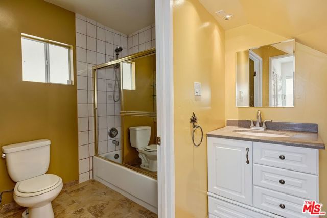 5049 Hesperia Avenue, Encino CA: https://media.crmls.org/mediaz/ad7c0445-f6cb-47ff-be48-154d89aa8a6d.jpg