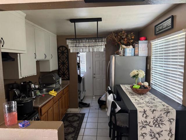 934 7th Avenue, Redwood City CA: https://media.crmls.org/mediaz/ad7c1158-9106-4120-b4a6-e961b1e99632.jpg