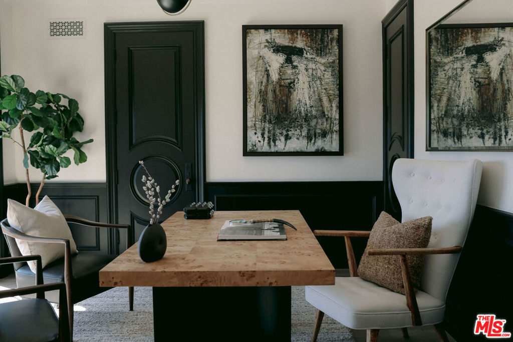 https://media.crmls.org/mediaz/ad7c3d4a-f858-47fa-b9d9-634860ceaa90.jpg?preset=X-Large