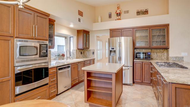 Detail Gallery Image 12 of 40 For 2626 Magellan Ln, Vista,  CA 92081 - 3 Beds | 2/1 Baths