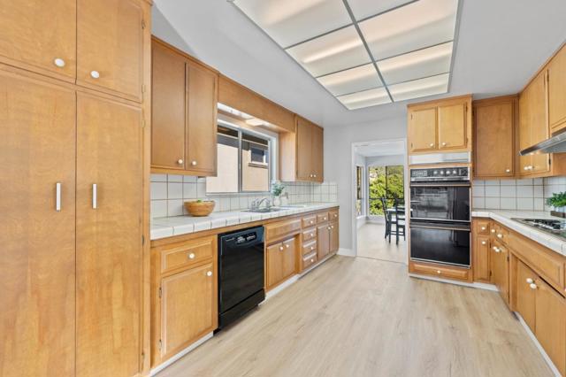 942 Viewridge Drive, San Mateo CA: https://media.crmls.org/mediaz/ad7c5d96-1ec4-414b-8f1e-ee4da0b9bbaa.jpg