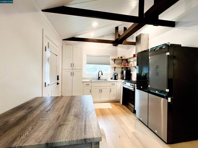 250 W Cypress Rd, Oakley CA: https://media.crmls.org/mediaz/ad7c6ffc-414c-4dd2-a0bb-9872155e74c6.jpg