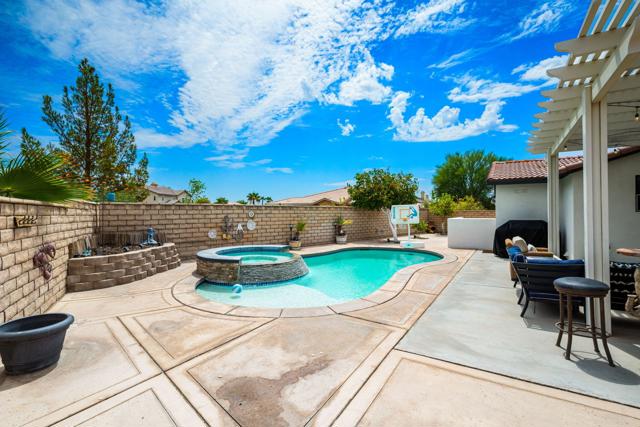 37590 Severn Place, Indio CA: https://media.crmls.org/mediaz/ad7c8da4-f6ba-4b9a-a28a-51810f610b84.jpg