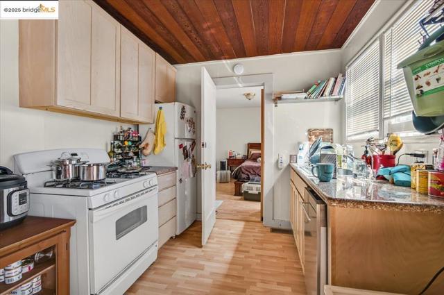1827 Berkeley Way, Berkeley CA: https://media.crmls.org/mediaz/ad7ca6ab-dc24-46a6-a50b-7af1e3431a1c.jpg