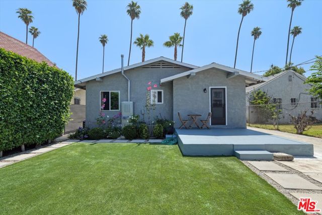3447 9th Avenue, Los Angeles CA: https://media.crmls.org/mediaz/ad7ce837-8a42-4ae4-bbee-c74eabb0efad.jpg