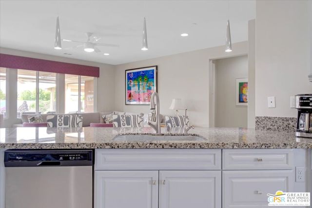 74121 Kingston Court, Palm Desert CA: https://media.crmls.org/mediaz/ad7d27fb-0fa0-4a74-943c-283cbc1f8e37.jpg