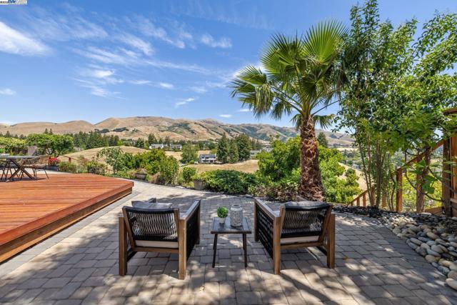 44030 Geddy Court, Fremont CA: https://media.crmls.org/mediaz/ad7d2939-3f90-4dcc-8ff2-37e6f82ccc0f.jpg