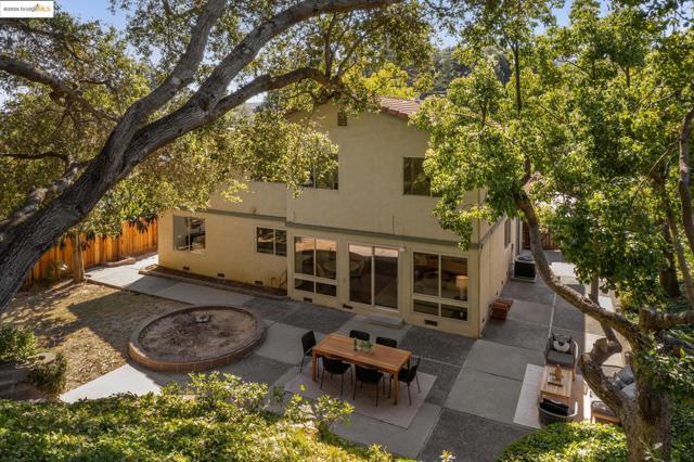 5821 Cold Water Dr, Castro Valley CA: https://media.crmls.org/mediaz/ad7d4f56-d48c-493f-8952-e26f836fbd48.jpg