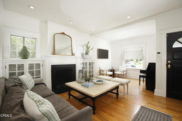 662 S El Molino Avenue, Pasadena CA: https://media.crmls.org/mediaz/ad7db3d6-8c5d-4bbd-b91c-faa263af5e33.jpg